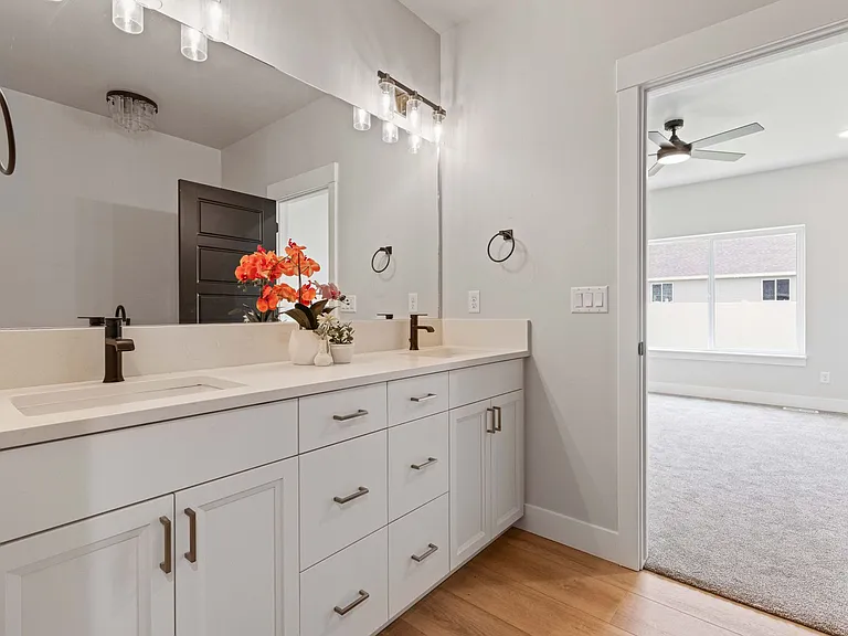 569 Idaho Ave — Photo 35