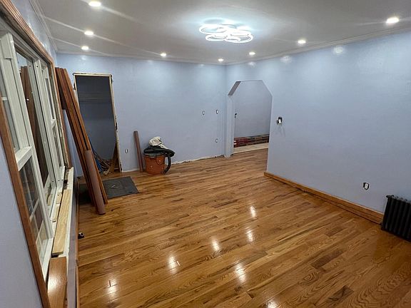 3rd image of 11231 Francis Lewis Blvd Floor 2