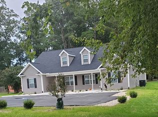 124 Gordon Ln #A-B, Warsaw, VA 22572