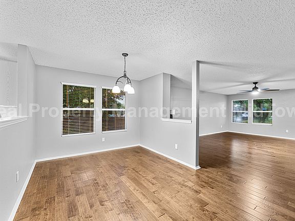 5th image of 931 White Dove Dr