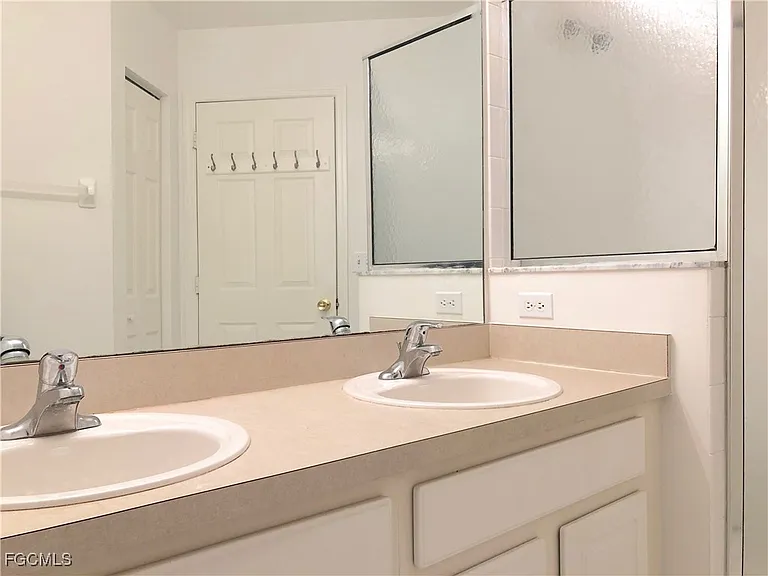 8073 Pacific Beach Dr — Photo 15