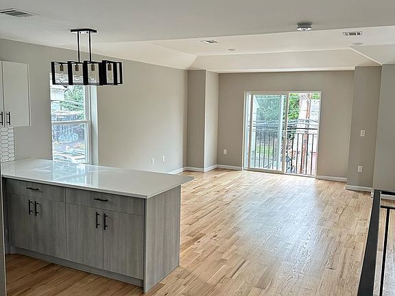 5th image of 195 N 15th St APT 1
