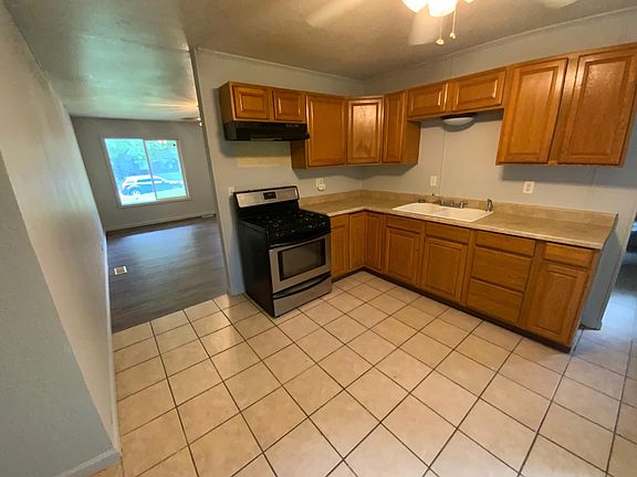 2nd image of 906 Koehn Dr