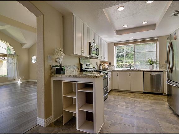 5th image of 98 Nightingale Dr