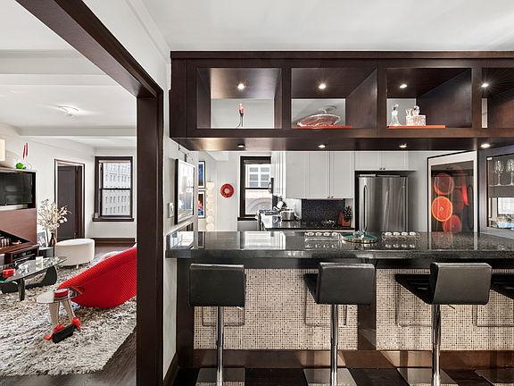2nd image of 162 W 56th St APT 1205