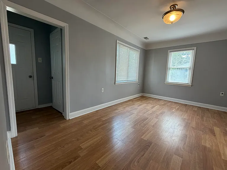 22438 Clairwood St — Photo 4