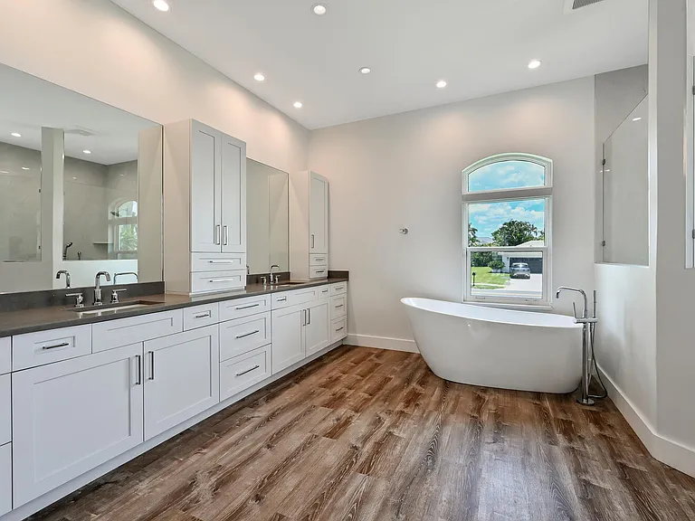 4231 Crayton Rd — Photo 25