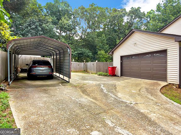 4th image of 1985 Lullwater Cir