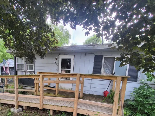 2432 Lawrence Dr, Benton Harbor, MI 49022