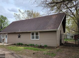2894 F Ave, Wapello, IA 52653