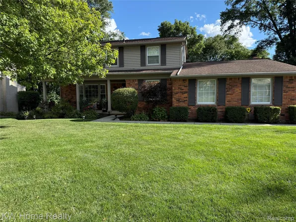 33717 Heritage Hills Dr, Farmington Hills, MI 48331