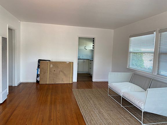5th image of 6678 La Jolla Blvd