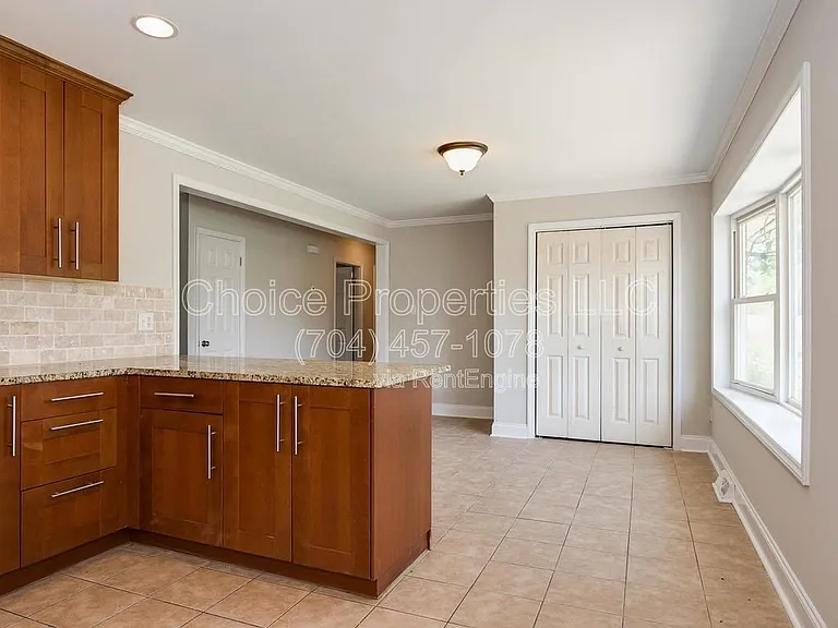 6827 Woodstream Dr — Photo 9