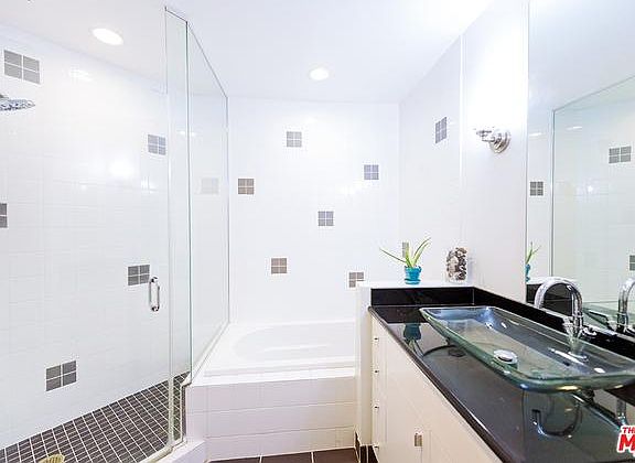 4th image of 1100 Wilshire Blvd APT 2207