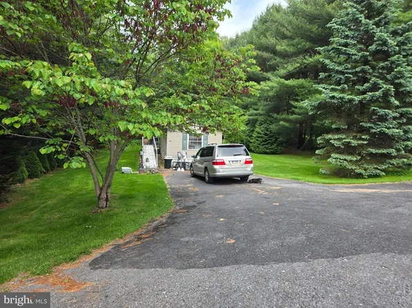 10 White Pine Ln, Loysville, PA 17047