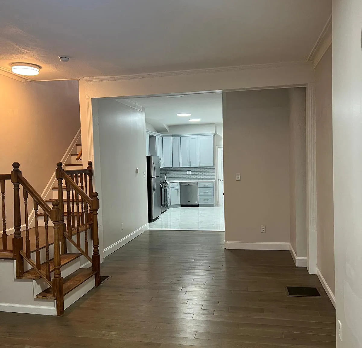 3 bed, 1260 sqft, $1,900 — Photo 3