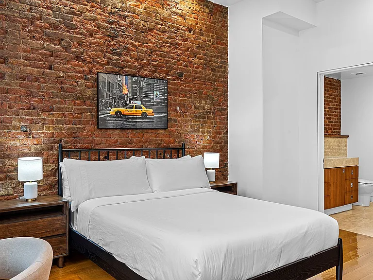 10 E 14th St #6 — Photo 30