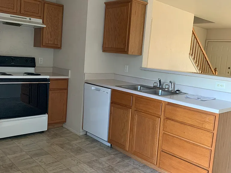 416 Creek St #B — Photo 6