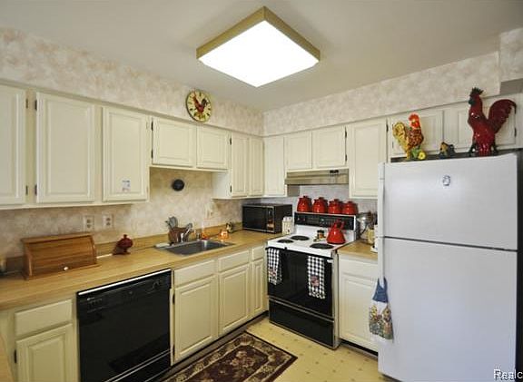 3rd image of 42227 Pellston Dr #281