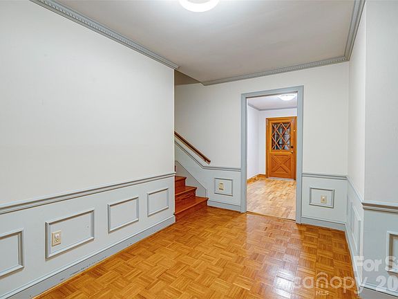 3rd image of 473 Woodend Dr SE