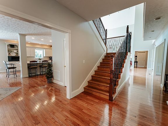 62nd image of 444 Sparks Ave