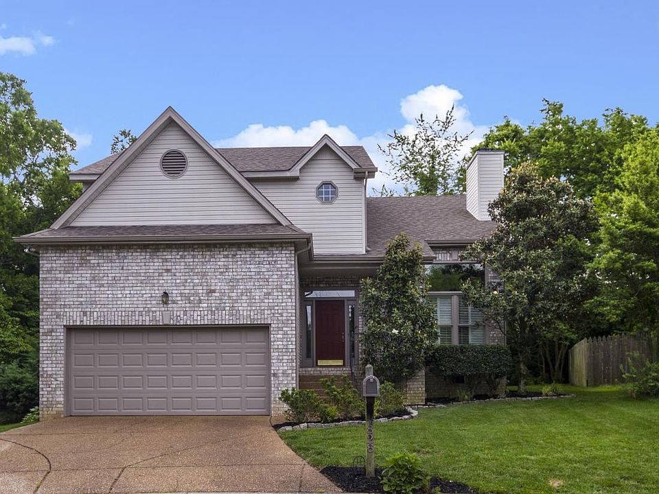 1st image of 828 Magnolia Ct E