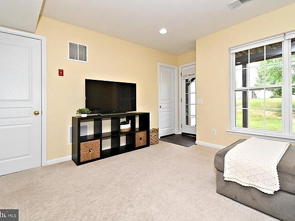 5th image of 113 Hudson Dr