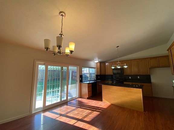 3rd image of 136 Edwin Dr