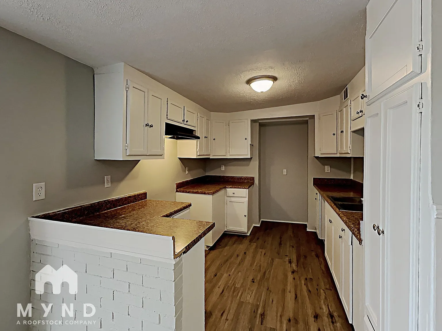 3 bed, 1.5 bath, 1218 sqft, $1,075 — Photo 3