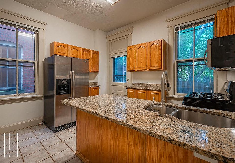 1st image of 36 W Hubbard Ave