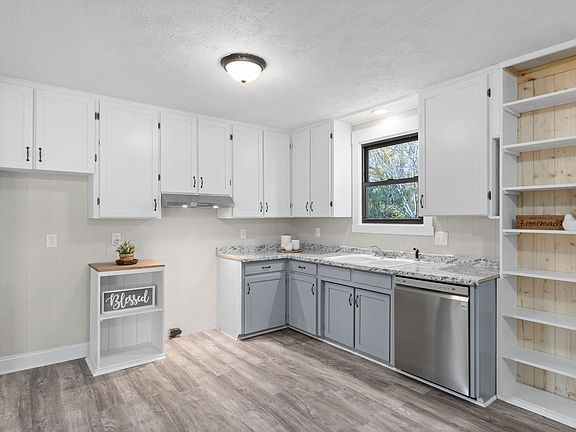 4th image of 105 Saint James St