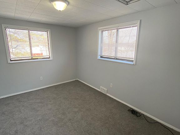 5th image of 13070 Sarsfield Ave