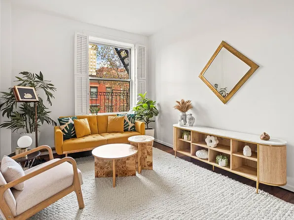 210 E 17th St APT 4B, New York, NY 10003