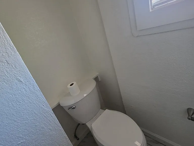 527 Maine St — Photo 10