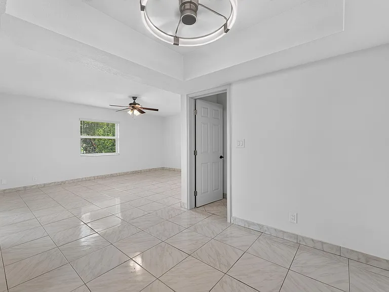 905 NW 133rd Ave — Photo 8