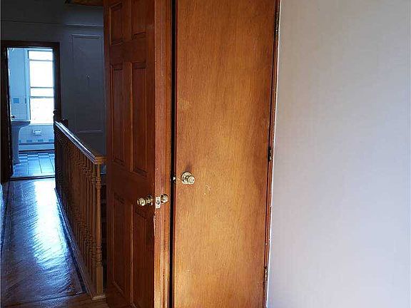 5th image of 538 Leonard St