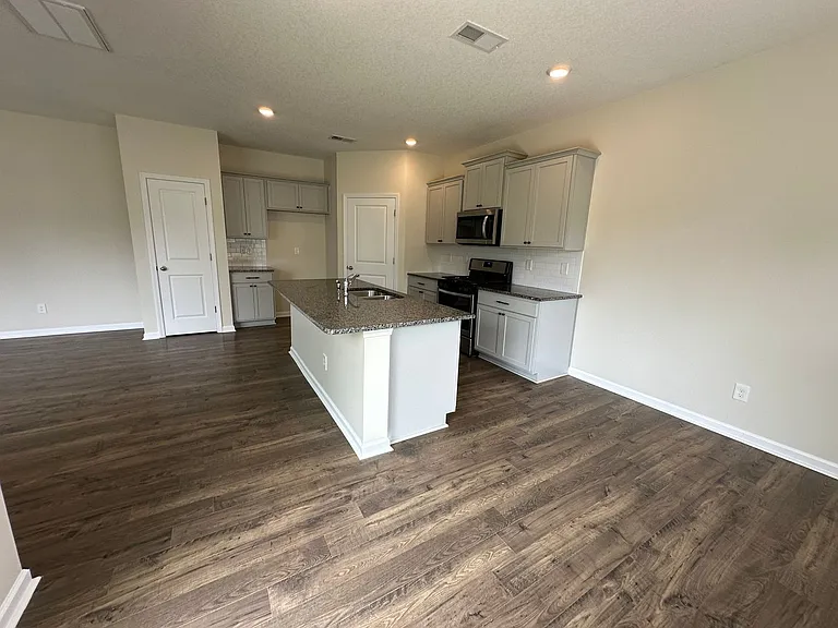 1105 Beacon Rd — Photo 5