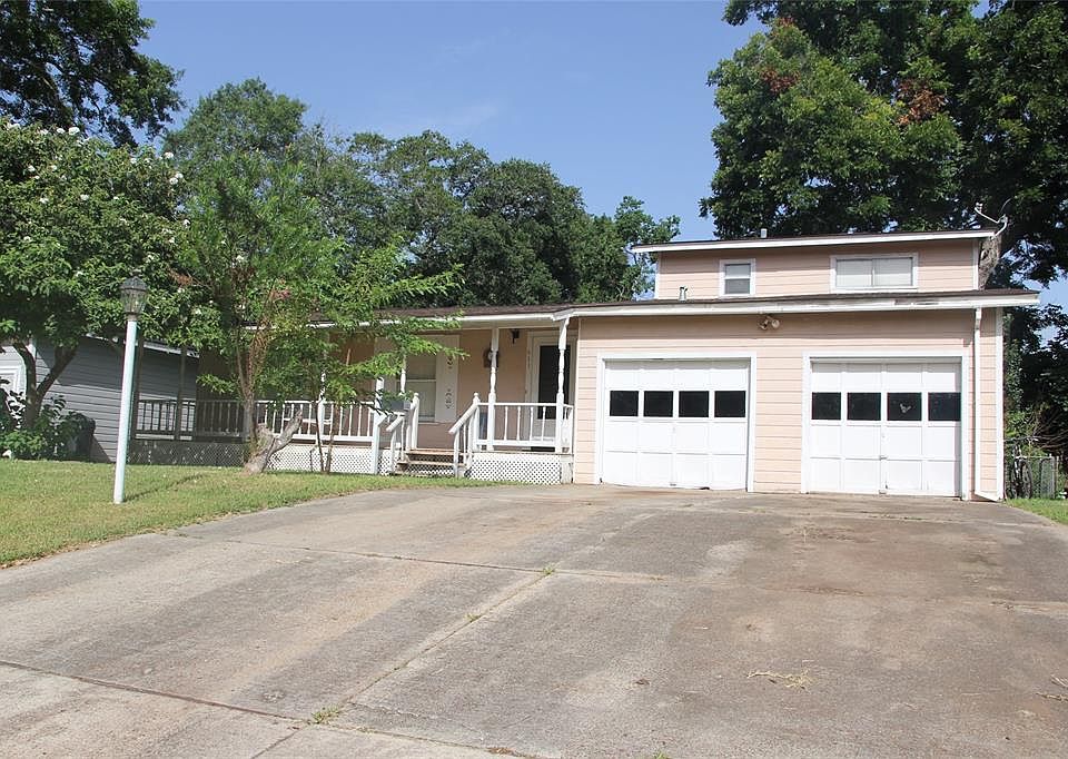 1st image of 611 Winding Way St