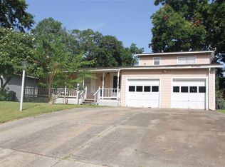 611 Winding Way St, Lake Jackson, TX 77566