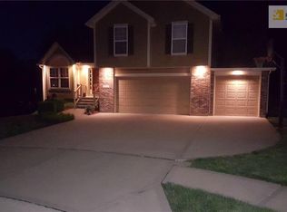 1603 Martha Cir, Smithville, MO 64089