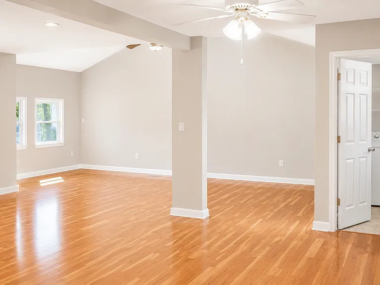 1053 Savannah St — Photo 15
