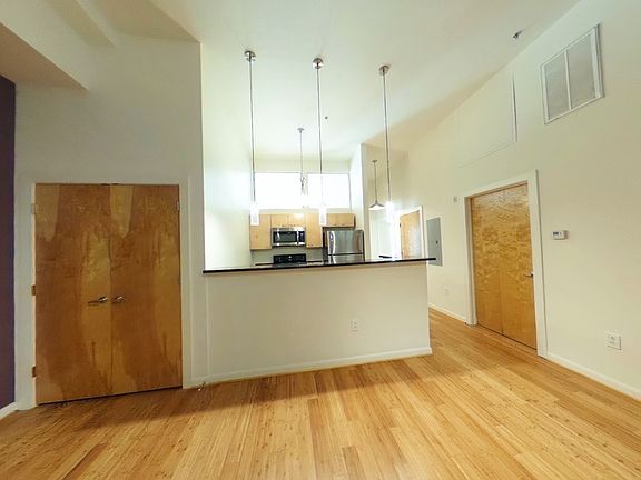 5th image of 1011 W Marshall St APT 202