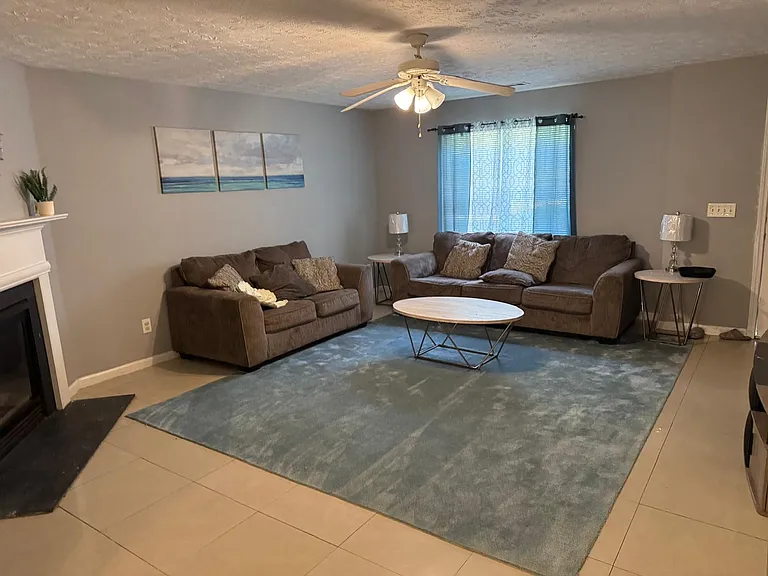 464 Village Bluff Ct — Photo 4