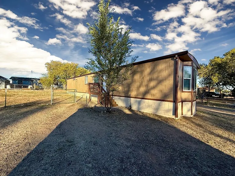950 Tumbleweed Dr — Photo 2
