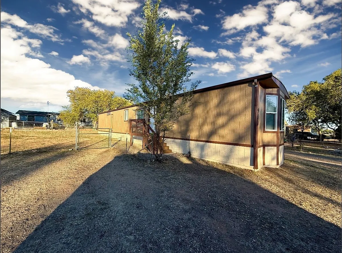Building Photo - 950 Tumbleweed Dr