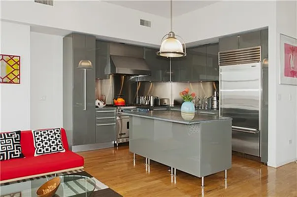 Sold by R New York | media 8