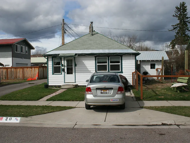 20 Columbia Ave — Photo 1