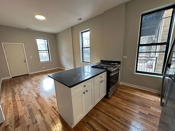 2nd image of 3515 N Sheffield Ave APT 1R