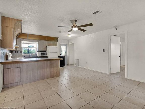 4th image of 1405 Crossview St