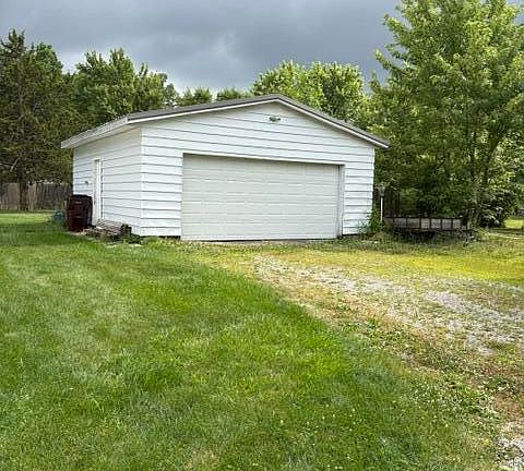 3rd image of 21766 Switzer Rd
